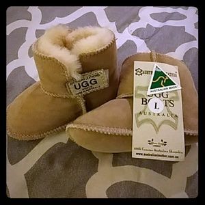 ✨NWT AUTHENTIC KIDS UGGS
